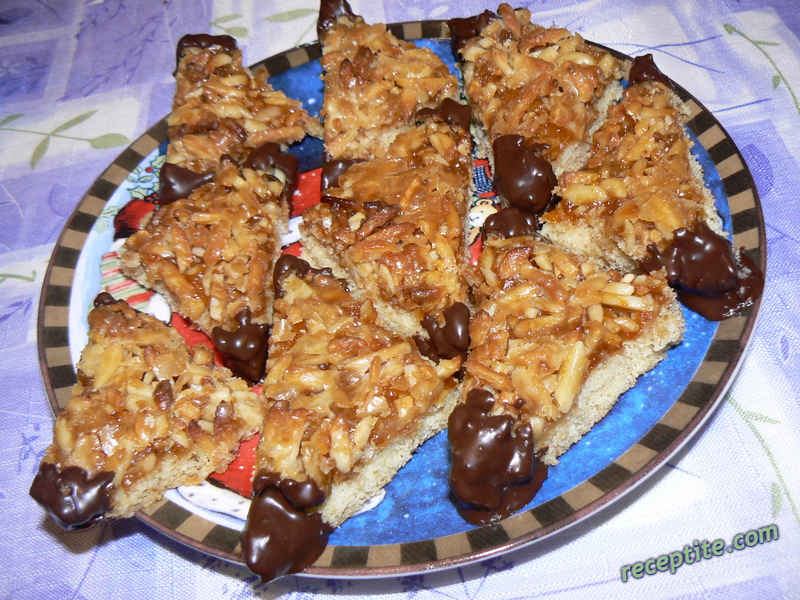 Снимки към Мини триъгълничета с ядки за Коледа