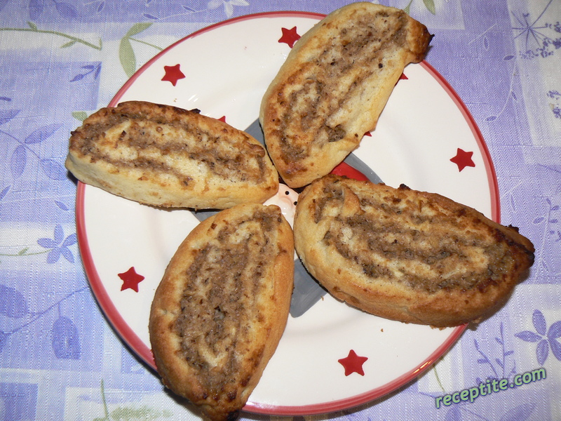 Снимки към Сладки *Орехови серпантини*