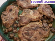 снимка 1 към рецепта Свински пържоли с гъби и вино