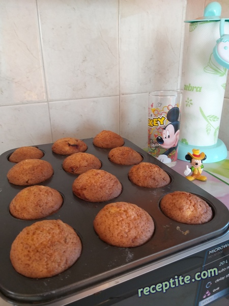 Снимки към Мъфини с череши, сирене и портокалови корички