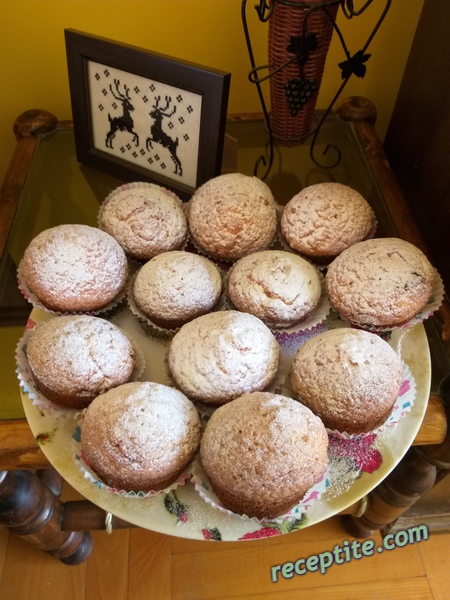 Снимки към Мъфини с череши, сирене и портокалови корички
