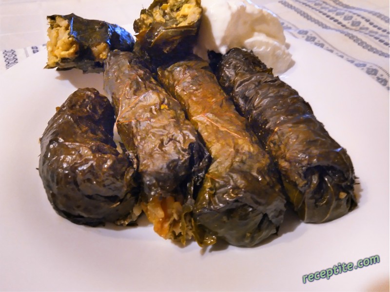 Снимки към Лозови сарми с яйца
