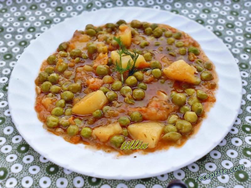 Снимки към Грах с млади картофи и моркови