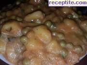 снимка 3 към рецепта Селска яхния с грах и картофи