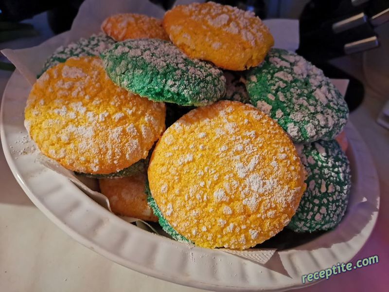 Снимки към Цветни сладки с пудра захар