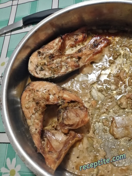 Снимки към Сьомга на фурна с чесън и копър
