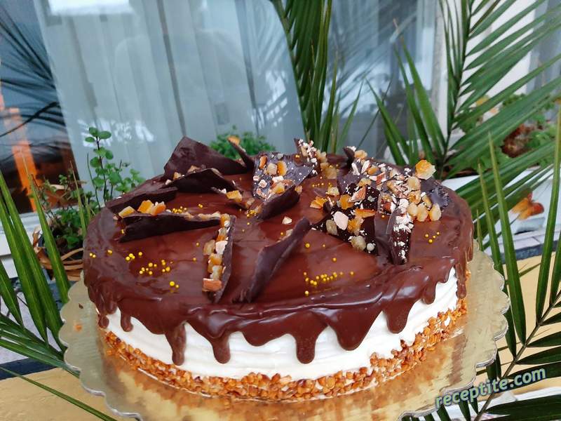 Снимки към Медена торта с готови блатове и дулсе де лече