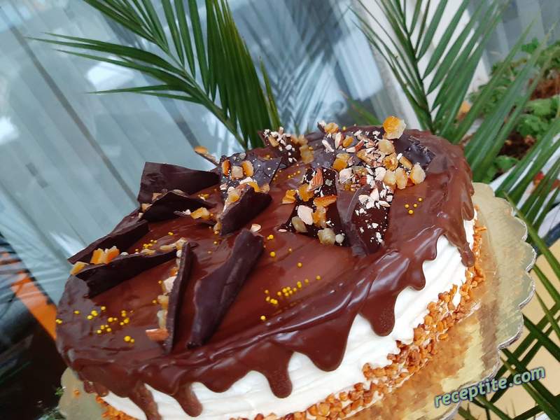 Снимки към Медена торта с готови блатове и дулсе де лече