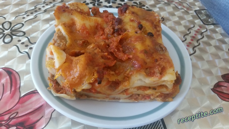 Снимки към Лазаня с кайма, доматен сос и Бешамел