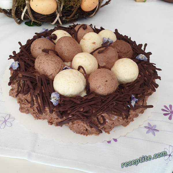 Снимки към Великденска торта Гнездо