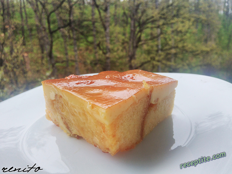 Снимки към Козунак с крем карамел