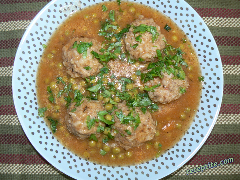 Снимки към Яхния от грах с кюфтенца