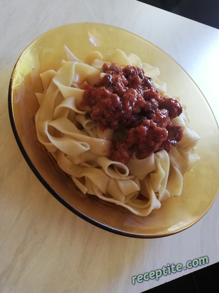 Снимки към Прясна паста с доматен сос и кайма