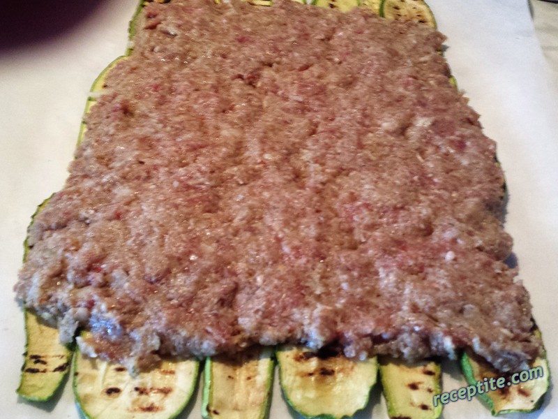 Снимки към Руло с тиквички и кайма