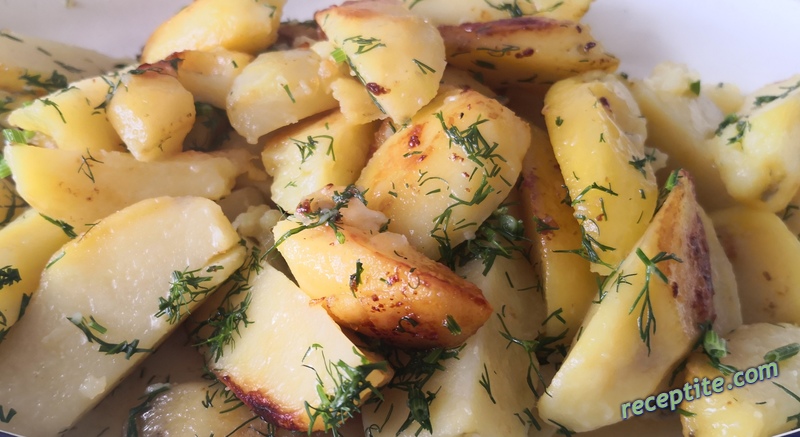 Снимки към Задушени пресни картофи с масло