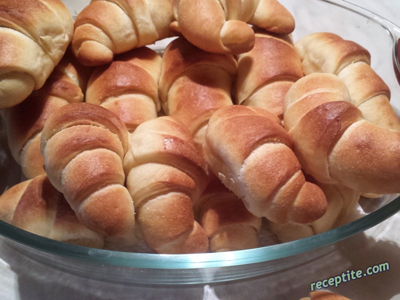 Снимки към Кифлички със закваска