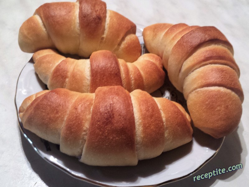 Снимки към Кифлички със закваска
