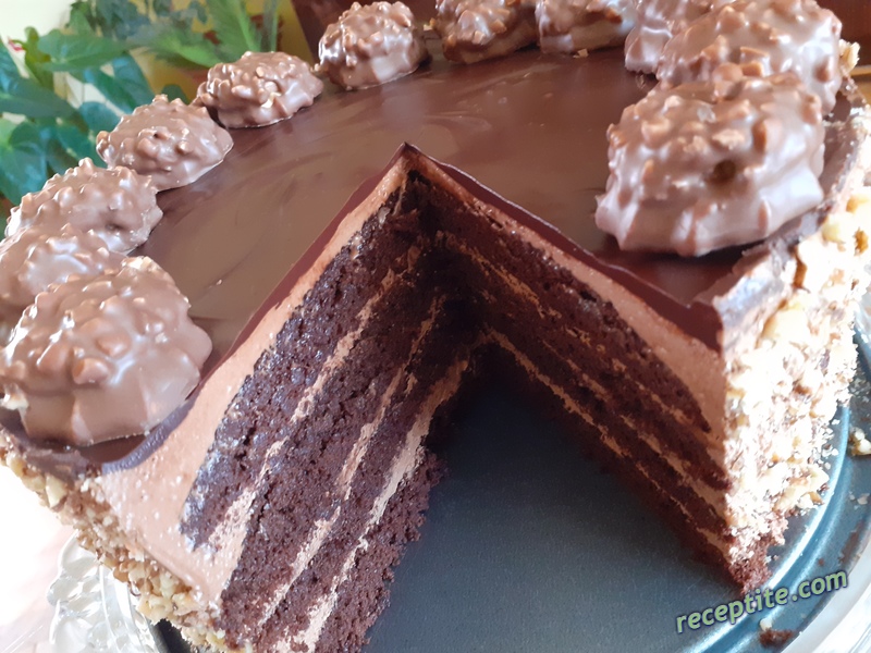 Снимки към Сочна шоколадова торта с шоколадов мус
