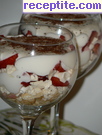 снимка 8 към рецепта Десерт от ягоди и целувки