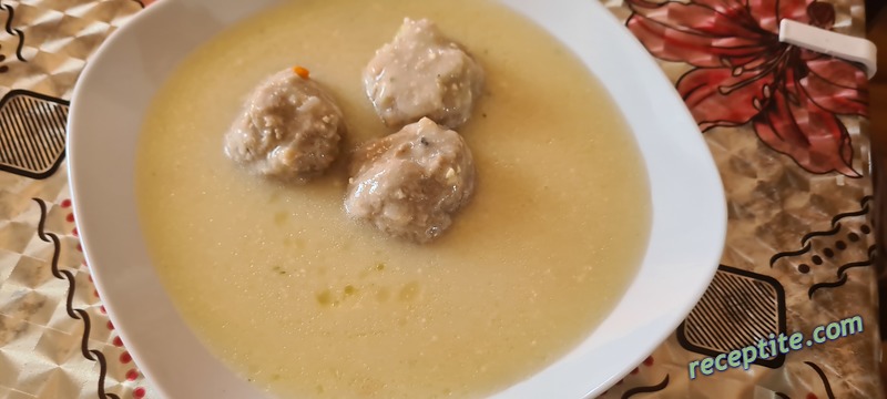 Снимки към Кюфтета в бял сос