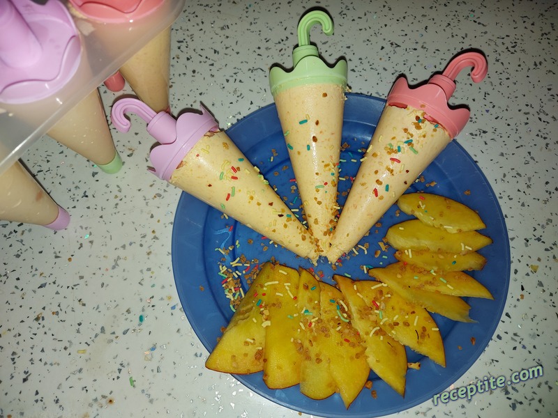 Снимки към Домашен сладолед с праскови и моркови