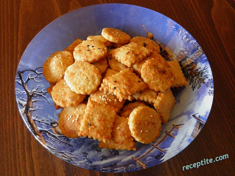 Снимки към Крекери с кашкавал
