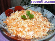 снимка 2 към рецепта Салата с моркови, варени яйца и заквасена сметана