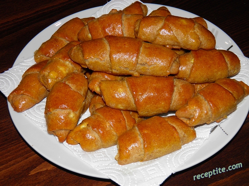 Снимки към Пълнозърнести кифлички със сирене и спелта