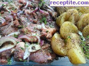 снимка 1 към рецепта Печено пилешко и картофи със заатар