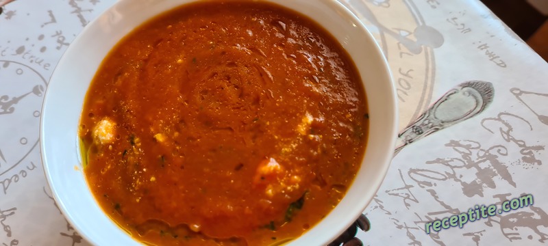 Снимки към Доматена крем-супа с босилек