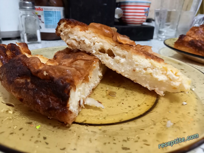 Снимки към Сочна добруджанска баница