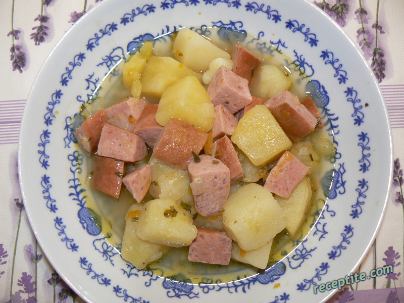 Снимки към Задушени картофи с наденица