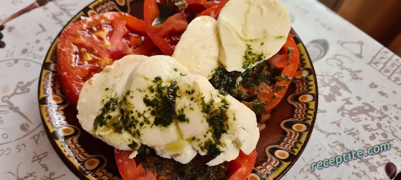 Снимки към Салата Капрезе