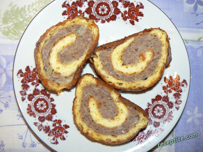 Снимки към Яйчено руло с кайма