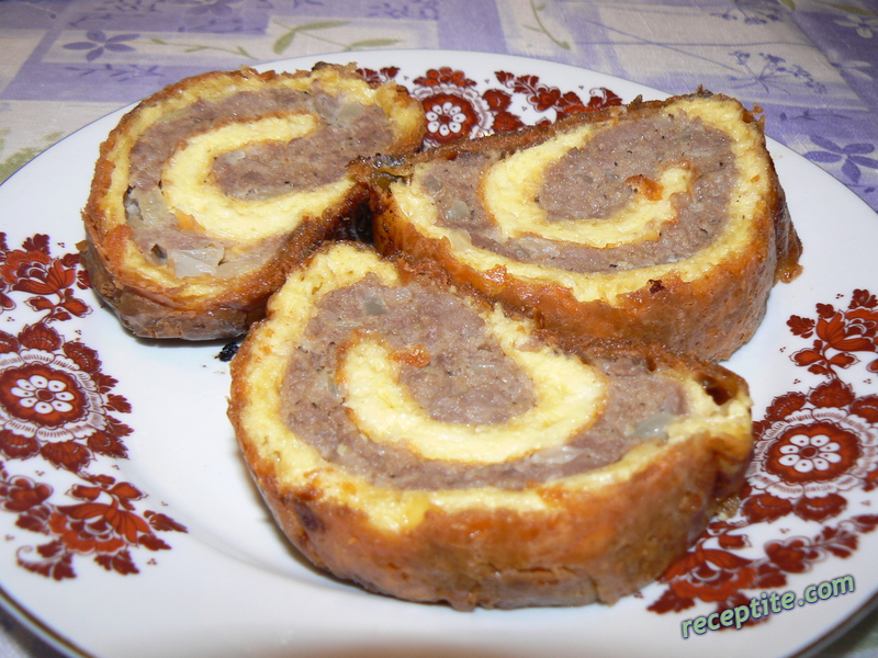 Снимки към Яйчено руло с кайма