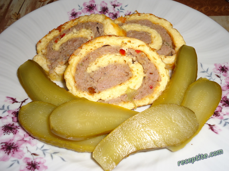 Снимки към Яйчено руло с кайма
