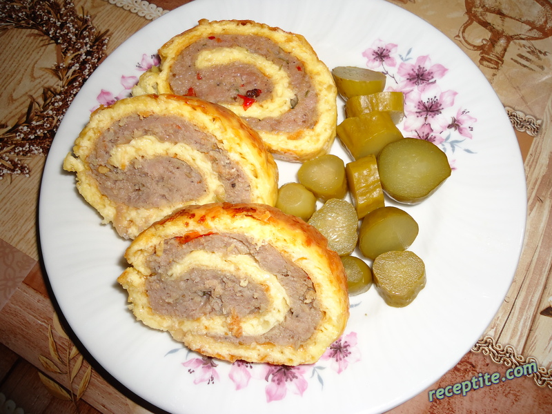 Снимки към Яйчено руло с кайма