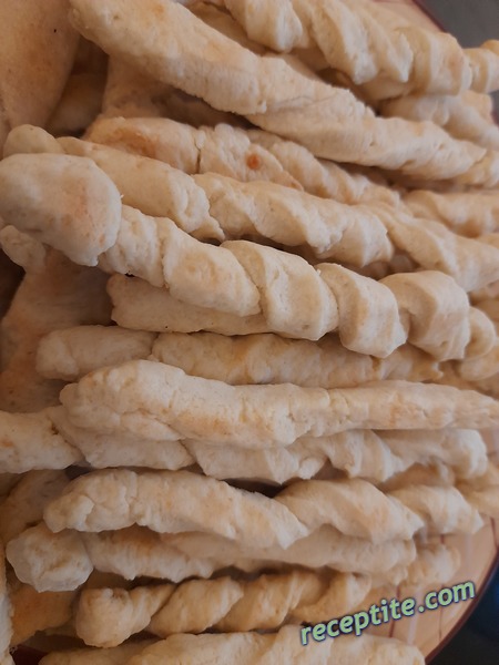 Снимки към Пръхкави соленки с кашкавал