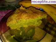 снимка 6 към рецепта Зелен кекс със спанак, банан и ябълка