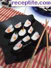 снимка 2 към рецепта Суши с пушена сьомга и краставички