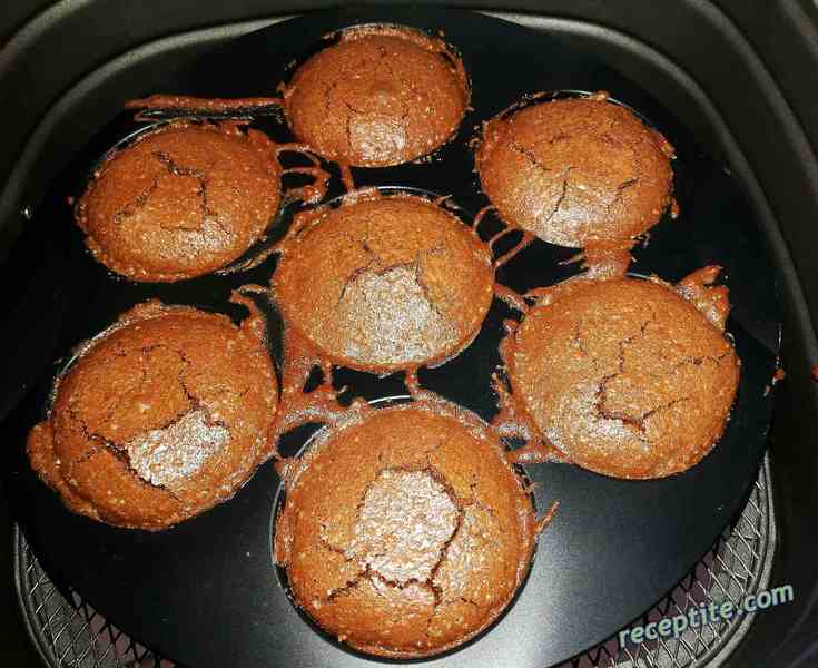 Снимки към Орехово брауни с ягоди в AirFryer