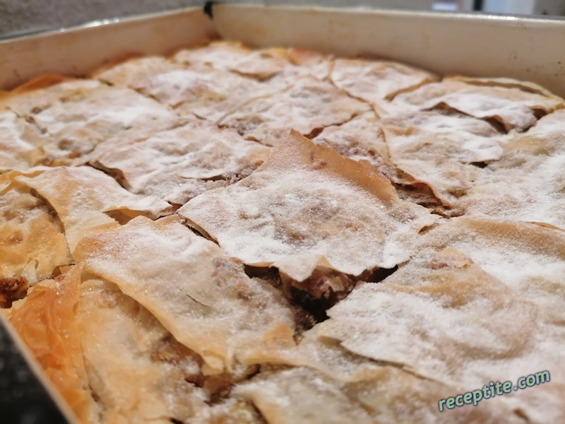 Снимки към Тиквеник с готови кори и канела