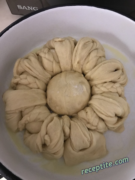 Снимки към Празнична питка Цвете