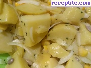 снимка 2 към рецепта Салата с картофи и царевица