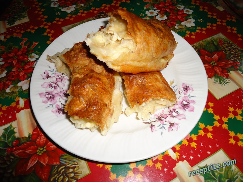 Снимки към Баница от къпани кори със сирене