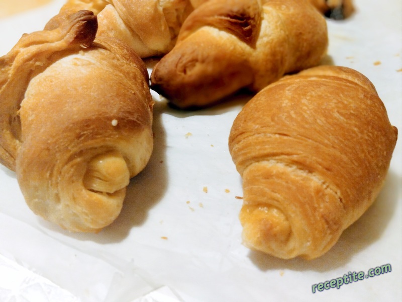Снимки към Домашни кроасани