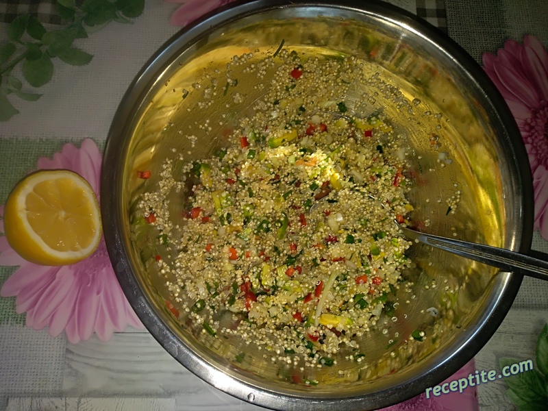 Снимки към Салата с киноа и слънчогледови семки