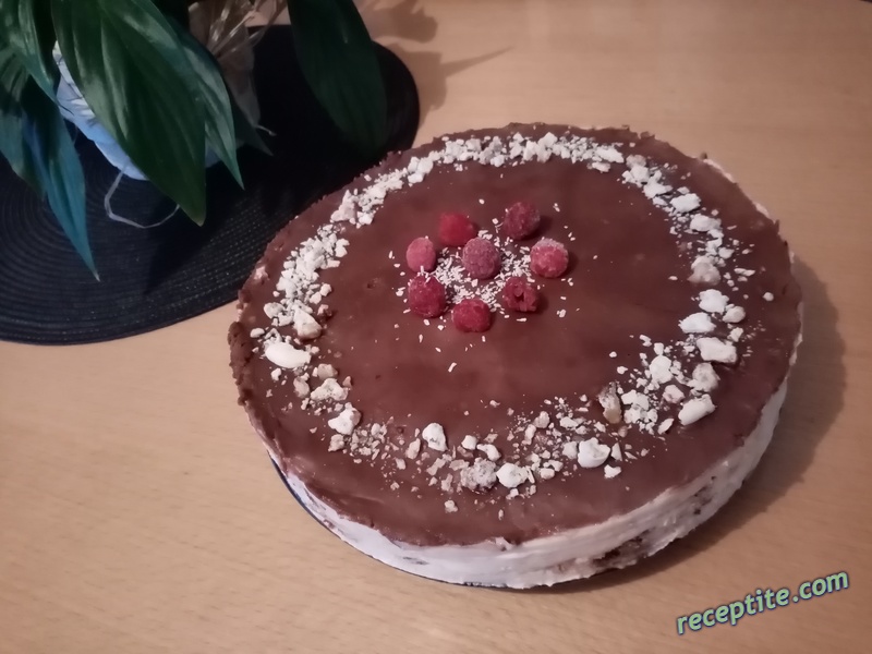Снимки към Торта с бишкоти, цедено кисело мляко и сгущенка