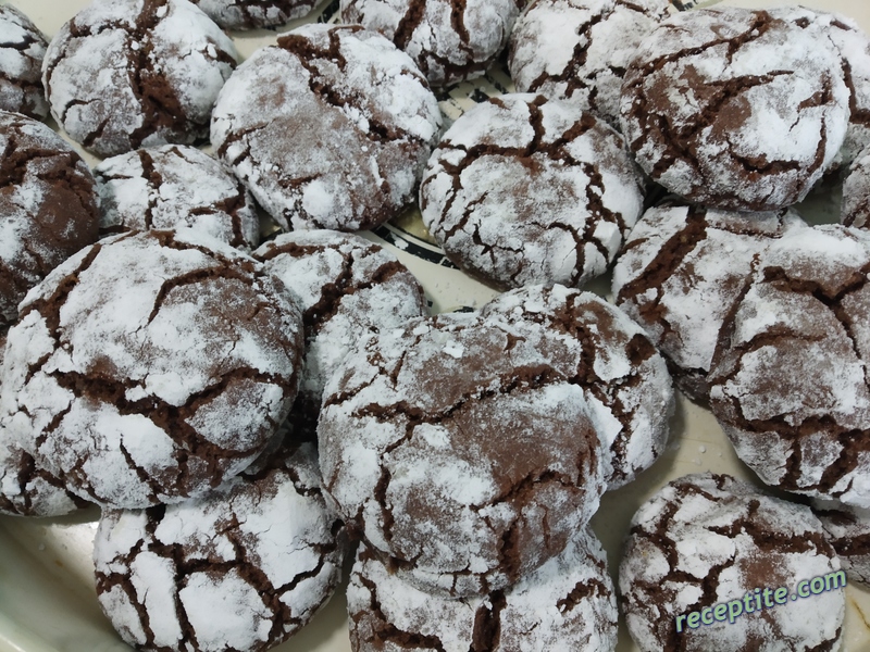 Снимки към Какаови напукани сладки