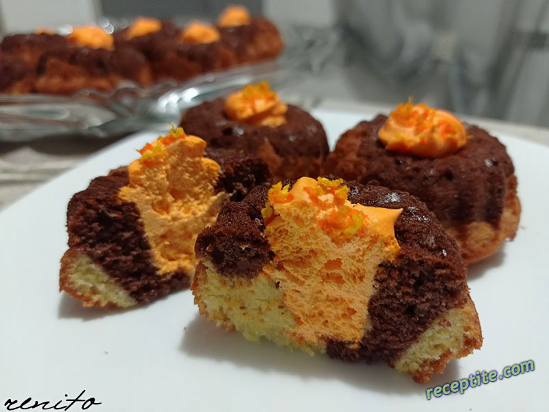 Снимки към Портокалови мъфини с какао